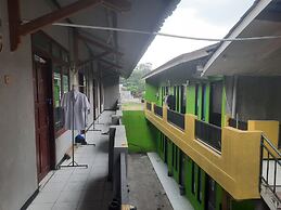 OYO Life  93023 Kost Bulan Karawang