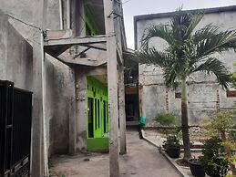 OYO Life  93023 Kost Bulan Karawang