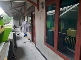 OYO Life  93023 Kost Bulan Karawang