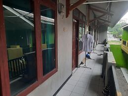 OYO Life  93023 Kost Bulan Karawang