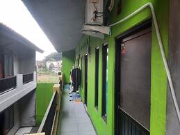 OYO Life  93023 Kost Bulan Karawang