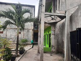 OYO Life  93023 Kost Bulan Karawang