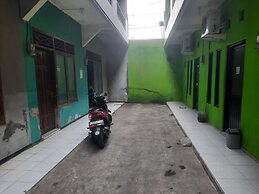 OYO Life  93023 Kost Bulan Karawang