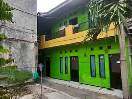 OYO Life  93023 Kost Bulan Karawang