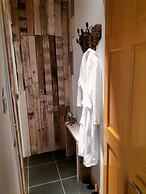 Private Garden Room - Rural Village