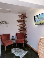 Private Garden Room - Rural Village