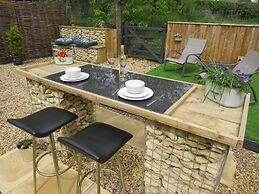 Private Garden Room - Rural Village