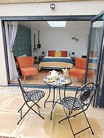 Private Garden Room - Rural Village