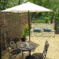 Private Garden Room - Rural Village