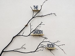 Private Garden Room - Rural Village