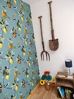 Private Garden Room - Rural Village