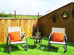 Private Garden Room - Rural Village
