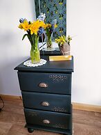 Private Garden Room - Rural Village