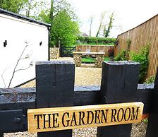 Private Garden Room - Rural Village