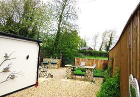 Private Garden Room - Rural Village