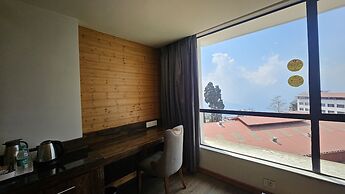 Yashshree Sanderling Mall Road