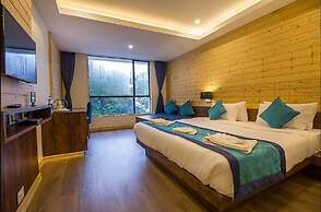 Yashshree Sanderling Mall Road