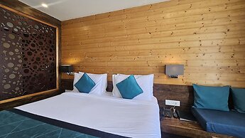 Yashshree Sanderling Mall Road