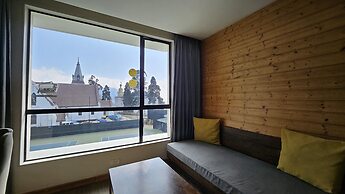 Yashshree Sanderling Mall Road