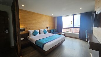 Yashshree Sanderling Mall Road