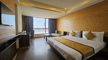 Yashshree Sanderling Mall Road