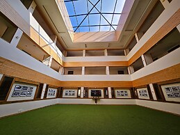 Yashshree Sanderling Mall Road