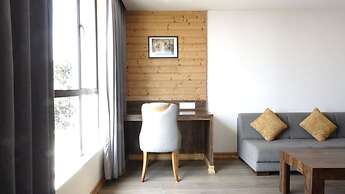 Yashshree Sanderling Mall Road