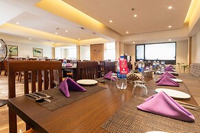 Yashshree Sanderling Mall Road