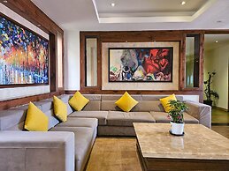 Yashshree Sanderling Mall Road