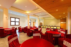 Yashshree Sanderling Mall Road