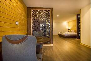 Yashshree Sanderling Mall Road