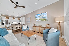 New Luxury Home, 3bd/4ba w/ Pool & Beach Access