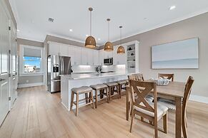 New Luxury Home, 3bd/4ba w/ Pool & Beach Access