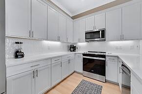 New Luxury Home, 3bd/4ba w/ Pool & Beach Access