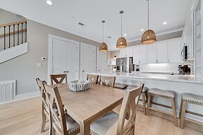 New Luxury Home, 3bd/4ba w/ Pool & Beach Access