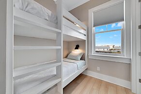 New Luxury Home, 3bd/4ba w/ Pool & Beach Access