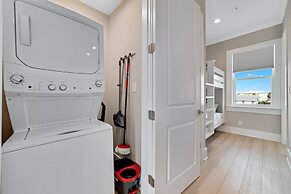 New Luxury Home, 3bd/4ba w/ Pool & Beach Access