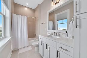 New Luxury Home, 3bd/4ba w/ Pool & Beach Access