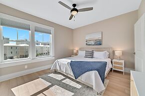 New Luxury Home, 3bd/4ba w/ Pool & Beach Access