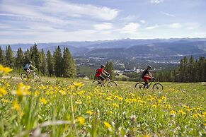 Cozy And Luxe Ski In/ski Out Condo In Breckenridge 2 Bedroom Condo by 