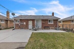 Cozy 3br Westland Retreat 3 Bedroom Home by RedAwning