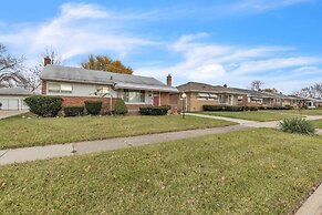 Cozy 3br Westland Retreat 3 Bedroom Home by RedAwning