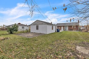Cozy 3br Westland Retreat 3 Bedroom Home by RedAwning