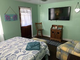 Beach Side Studio #1 Apts by Redawning