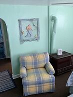 Beach Side Studio #1 Apts by Redawning