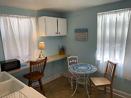 Beach Side Studio #1 Apts by Redawning