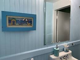 Beach Side Studio #1 Apts by Redawning