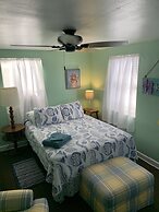 Beach Side Studio #1 Apts by Redawning