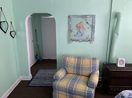 Beach Side Studio #1 Apts by Redawning