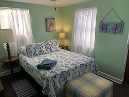 Beach Side Studio #1 Apts by Redawning